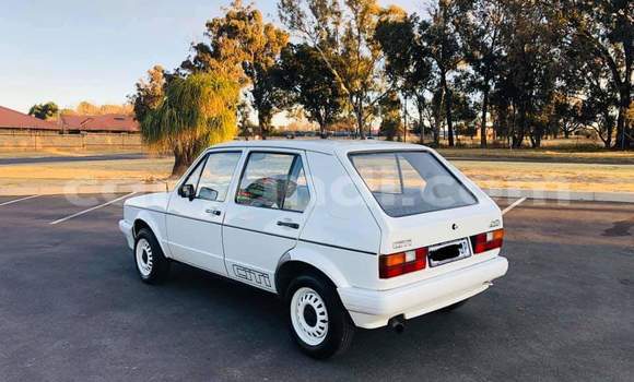 Acheter Occasion Voiture Volkswagen Golf Blanc à Kitwe, Zambie Acheter Occasion Voiture Volkswagen Golf Blanc à Kitwe, Zambie