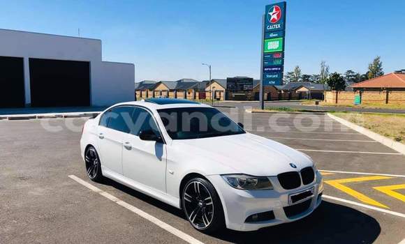Acheter Occasion Voiture BMW 3–Series Blanc à Livingstone, Zambie