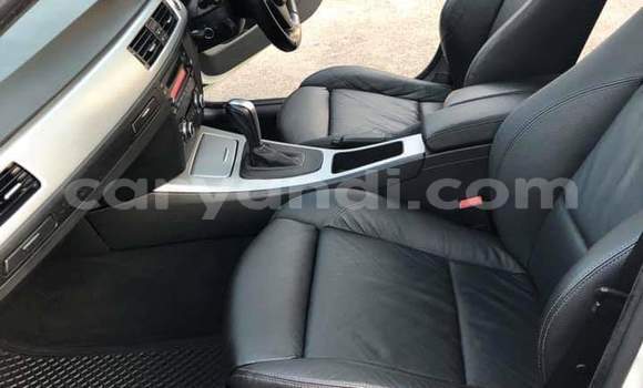 Acheter Occasion Voiture BMW 3–Series Blanc à Livingstone, Zambie Acheter Occasion Voiture BMW 3–Series Blanc à Livingstone, Zambie
