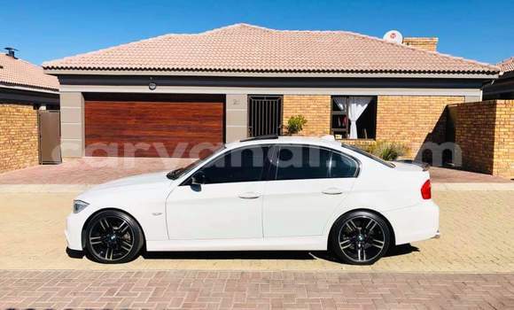 Acheter Occasion Voiture BMW 3–Series Blanc à Livingstone, Zambie Acheter Occasion Voiture BMW 3–Series Blanc à Livingstone, Zambie