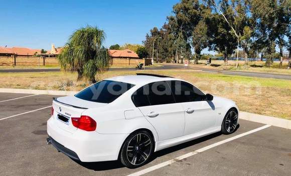 Acheter Occasion Voiture BMW 3–Series Blanc à Livingstone, Zambie Acheter Occasion Voiture BMW 3–Series Blanc à Livingstone, Zambie