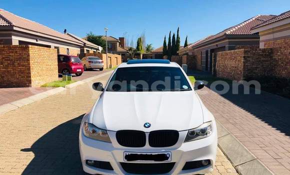 Acheter Occasion Voiture BMW 3–Series Blanc à Livingstone, Zambie Acheter Occasion Voiture BMW 3–Series Blanc à Livingstone, Zambie