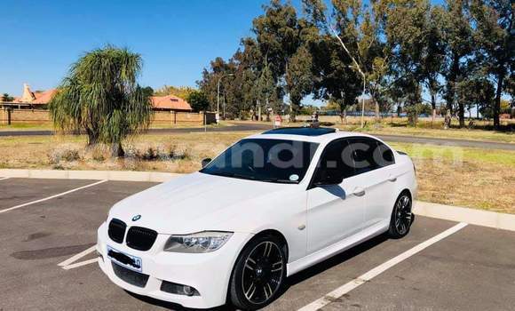 Acheter Occasion Voiture BMW 3–Series Blanc à Livingstone, Zambie Acheter Occasion Voiture BMW 3–Series Blanc à Livingstone, Zambie