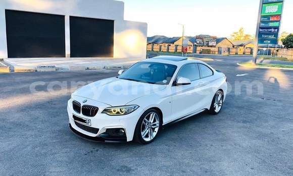 Acheter Occasion Voiture BMW 2-Series Blanc à Lusaka, Zambie