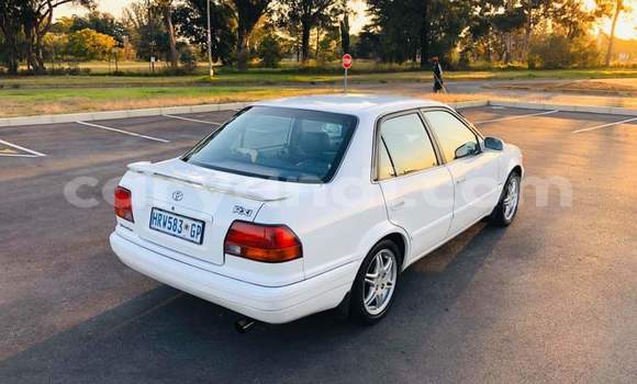 Acheter Occasion Voiture Toyota Corolla Blanc à Kitwe, Zambie Acheter Occasion Voiture Toyota Corolla Blanc à Kitwe, Zambie