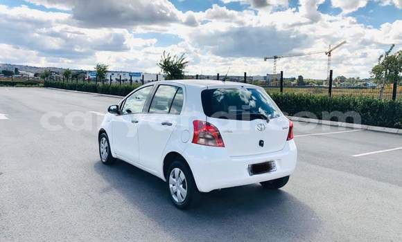 Buy Used Toyota Yaris White Car in Livingstone in Zambia Buy Used Toyota Yaris White Car in Livingstone in Zambia