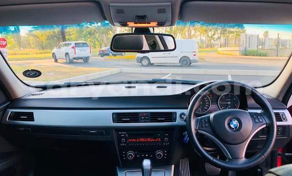 Tenga Tsaru BMW 3–Series Tsvuku Mota in Kitwe in Zambia Tenga Tsaru BMW 3–Series Tsvuku Mota in Kitwe in Zambia