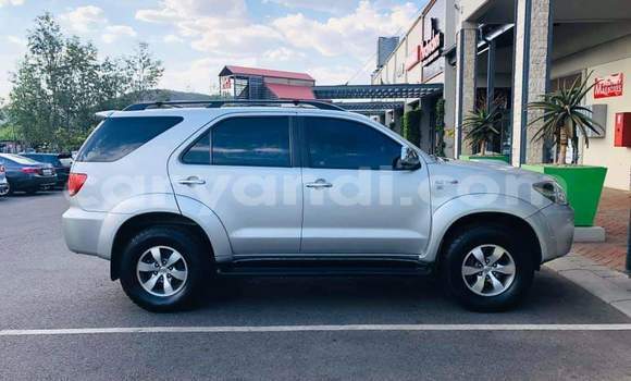 Acheter Occasion Voiture Toyota Fortuner Gris à Lusaka, Zambie Acheter Occasion Voiture Toyota Fortuner Gris à Lusaka, Zambie