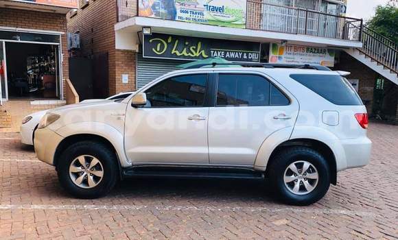 Acheter Occasion Voiture Toyota Fortuner Gris à Lusaka, Zambie Acheter Occasion Voiture Toyota Fortuner Gris à Lusaka, Zambie