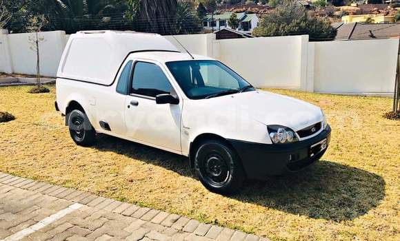 Nunua Ilio tumika Ford Pickup Nyeupe Gari ndani ya Zambezi nchini Kaskazini-Magharibi