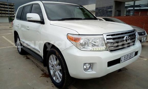 Buy Used Toyota Land Cruiser White Car in Lusaka in Zambia Buy Used Toyota Land Cruiser White Car in Lusaka in Zambia