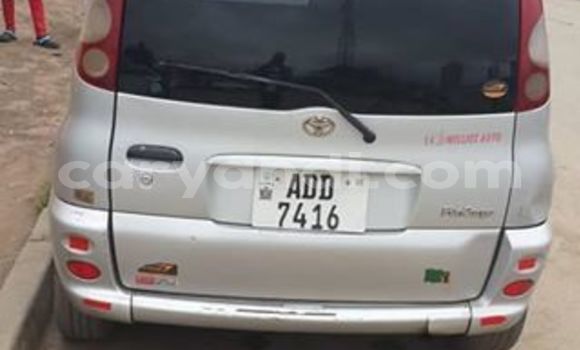 Nunua Ilio tumika Toyota FunCargo Fedha Gari ndani ya Lusaka nchini Zambia Nunua Ilio tumika Toyota FunCargo Fedha Gari ndani ya Lusaka nchini Zambia