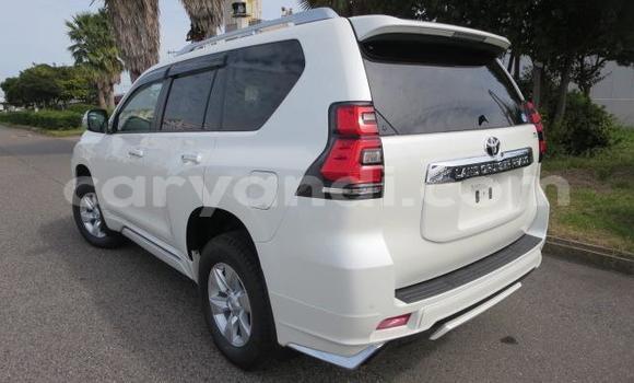 Acheter Occasion Voiture Toyota Land Cruiser Prado Blanc à Lusaka, Zambie Acheter Occasion Voiture Toyota Land Cruiser Prado Blanc à Lusaka, Zambie