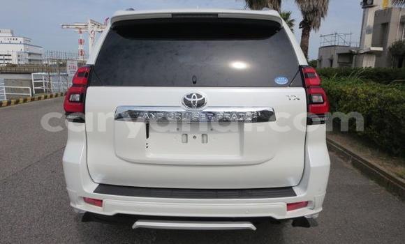 Acheter Occasion Voiture Toyota Land Cruiser Prado Blanc à Lusaka, Zambie Acheter Occasion Voiture Toyota Land Cruiser Prado Blanc à Lusaka, Zambie