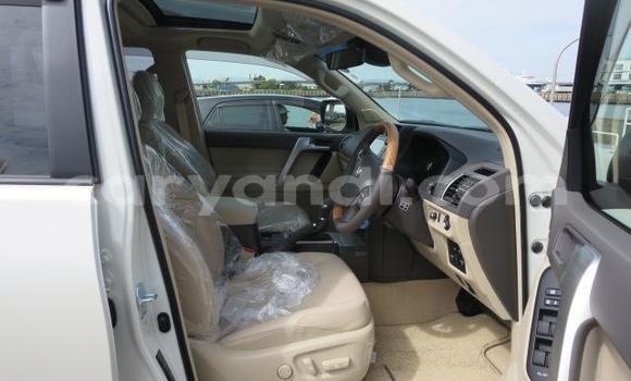 Acheter Occasion Voiture Toyota Land Cruiser Prado Blanc à Lusaka, Zambie Acheter Occasion Voiture Toyota Land Cruiser Prado Blanc à Lusaka, Zambie