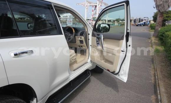 Acheter Occasion Voiture Toyota Land Cruiser Prado Blanc à Lusaka, Zambie Acheter Occasion Voiture Toyota Land Cruiser Prado Blanc à Lusaka, Zambie