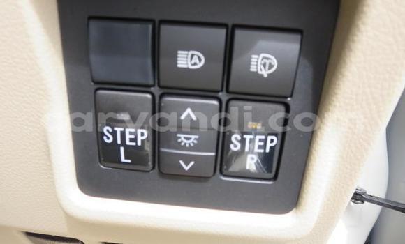 Acheter Occasion Voiture Toyota Land Cruiser Prado Blanc à Lusaka, Zambie Acheter Occasion Voiture Toyota Land Cruiser Prado Blanc à Lusaka, Zambie