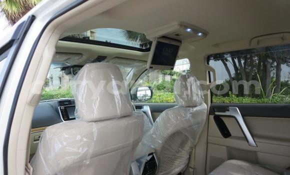 Acheter Occasion Voiture Toyota Land Cruiser Prado Blanc à Lusaka, Zambie Acheter Occasion Voiture Toyota Land Cruiser Prado Blanc à Lusaka, Zambie