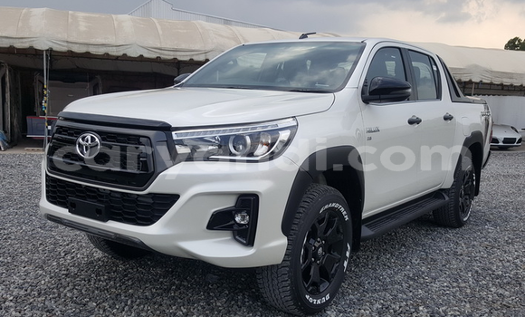 Buy Used Toyota Hiluxe Revo White Car in Lusaka in Zambia Buy Used Toyota Hiluxe Revo White Car in Lusaka in Zambia