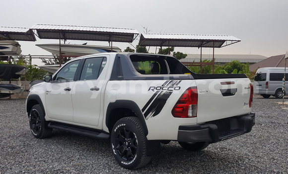 Buy Used Toyota Hiluxe Revo White Car in Lusaka in Zambia Buy Used Toyota Hiluxe Revo White Car in Lusaka in Zambia