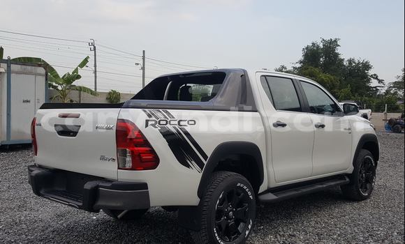 Buy Used Toyota Hiluxe Revo White Car in Lusaka in Zambia Buy Used Toyota Hiluxe Revo White Car in Lusaka in Zambia