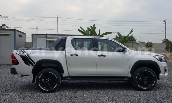 Buy Used Toyota Hiluxe Revo White Car in Lusaka in Zambia Buy Used Toyota Hiluxe Revo White Car in Lusaka in Zambia
