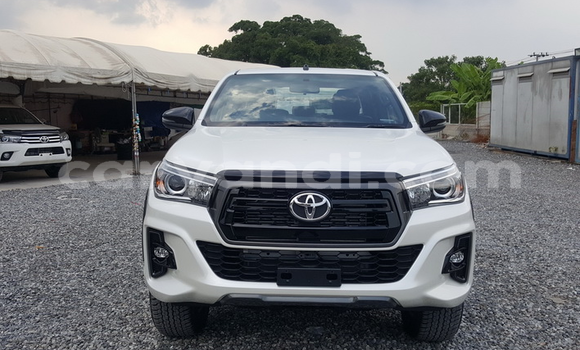 Buy Used Toyota Hiluxe Revo White Car in Lusaka in Zambia Buy Used Toyota Hiluxe Revo White Car in Lusaka in Zambia
