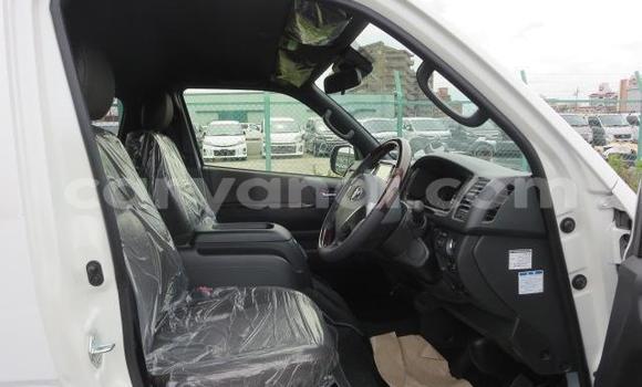 Buy Used Toyota Hiace White Car in Kitwe in Zambia Buy Used Toyota Hiace White Car in Kitwe in Zambia
