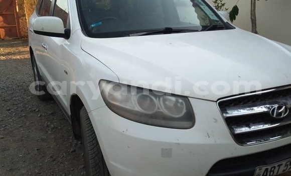 Buy Used Hyundai Santa Fe White Car in Lusaka in Zambia