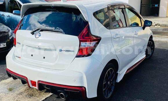 Acheter Occasion Voiture Nissan Note Blanc à Livingstone, Zambie Acheter Occasion Voiture Nissan Note Blanc à Livingstone, Zambie