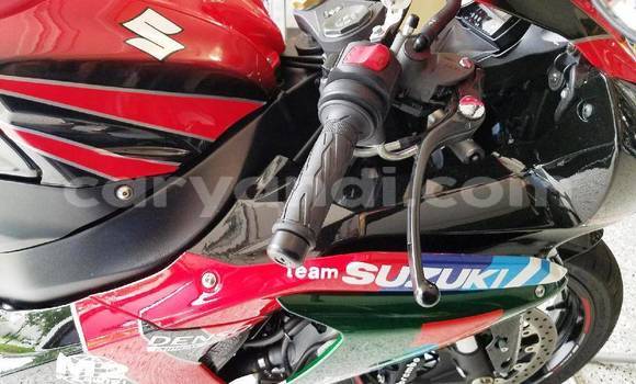 Nunua Ilio tumika Suzuki GSX–R Nyekundu Bike ndani ya Chilanga nchini Lusaka Nunua Ilio tumika Suzuki GSX–R Nyekundu Bike ndani ya Chilanga nchini Lusaka