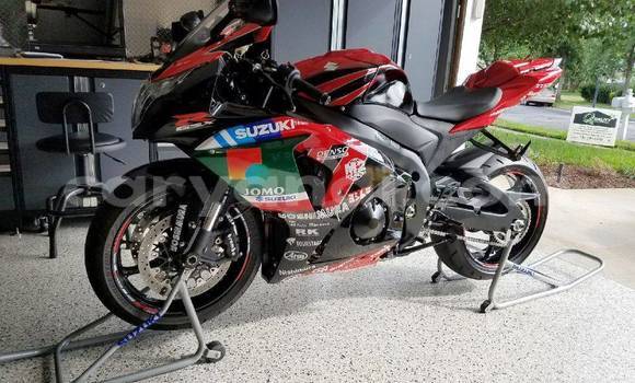 Nunua Ilio tumika Suzuki GSX–R Nyekundu Bike ndani ya Chilanga nchini Lusaka Nunua Ilio tumika Suzuki GSX–R Nyekundu Bike ndani ya Chilanga nchini Lusaka