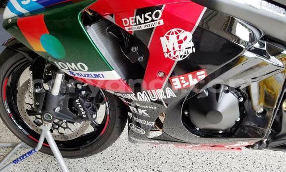 Nunua Ilio tumika Suzuki GSX–R Nyekundu Bike ndani ya Chilanga nchini Lusaka Nunua Ilio tumika Suzuki GSX–R Nyekundu Bike ndani ya Chilanga nchini Lusaka