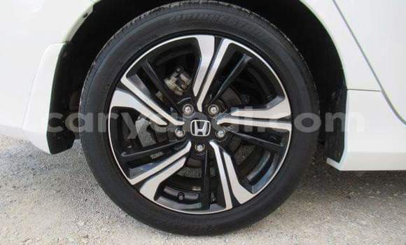 Acheter Occasion Voiture Honda Civic Blanc à Livingstone, Zambie Acheter Occasion Voiture Honda Civic Blanc à Livingstone, Zambie
