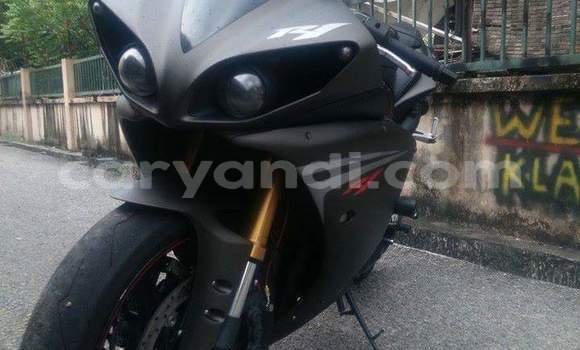 Acheter Occasion Moto Yamaha R1 Noir à Chipata, Zambie Acheter Occasion Moto Yamaha R1 Noir à Chipata, Zambie