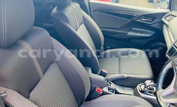 Acheter Occasion Voiture Honda FIT Rouge à Livingstone, Zambie Acheter Occasion Voiture Honda FIT Rouge à Livingstone, Zambie