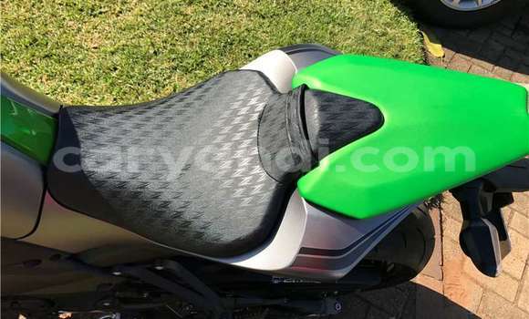 Acheter Occasion Moto Kawasaki Z 1000 Vert à Chililabombwe, Copperbelt Acheter Occasion Moto Kawasaki Z 1000 Vert à Chililabombwe, Copperbelt