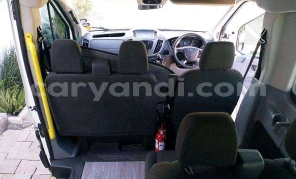 Nunua Ilio tumika Ford Tourneo Courier Nyeupe Gari ndani ya Lusaka nchini Zambia Nunua Ilio tumika Ford Tourneo Courier Nyeupe Gari ndani ya Lusaka nchini Zambia