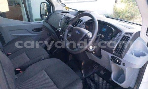 Nunua Ilio tumika Ford Tourneo Courier Nyeupe Gari ndani ya Lusaka nchini Zambia Nunua Ilio tumika Ford Tourneo Courier Nyeupe Gari ndani ya Lusaka nchini Zambia