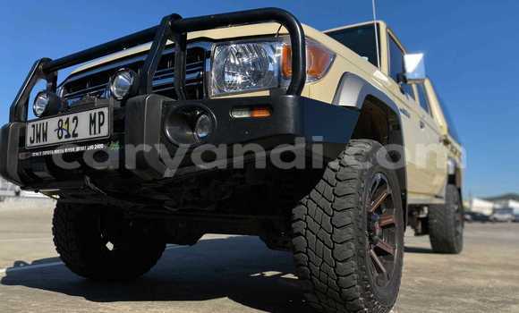 Acheter Occasion Voiture Toyota Land Cruiser Beige à Lusaka, Zambie Acheter Occasion Voiture Toyota Land Cruiser Beige à Lusaka, Zambie