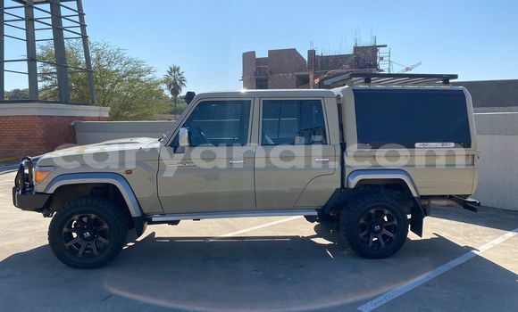 Acheter Occasion Voiture Toyota Land Cruiser Beige à Lusaka, Zambie Acheter Occasion Voiture Toyota Land Cruiser Beige à Lusaka, Zambie