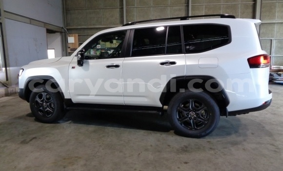 Buy Used Toyota Land Cruiser White Car in Kitwe in Zambia Buy Used Toyota Land Cruiser White Car in Kitwe in Zambia
