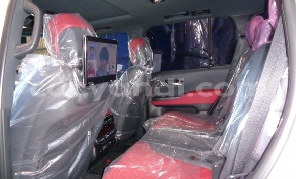 Buy Used Toyota Land Cruiser White Car in Kitwe in Zambia Buy Used Toyota Land Cruiser White Car in Kitwe in Zambia