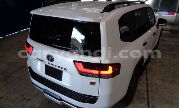 Buy Used Toyota Land Cruiser White Car in Kitwe in Zambia Buy Used Toyota Land Cruiser White Car in Kitwe in Zambia