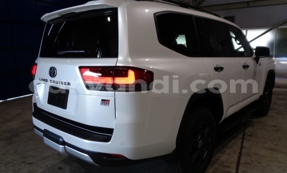 Buy Used Toyota Land Cruiser White Car in Kitwe in Zambia Buy Used Toyota Land Cruiser White Car in Kitwe in Zambia