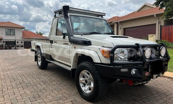 Buy Used Toyota Land Cruiser Beige Car in Lusaka in Zambia Buy Used Toyota Land Cruiser Beige Car in Lusaka in Zambia