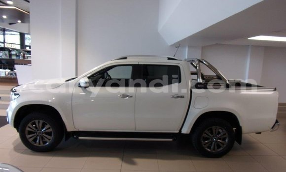 Buy Used Mercedes‒Benz 250 White Car in Lusaka in Zambia Buy Used Mercedes‒Benz 250 White Car in Lusaka in Zambia