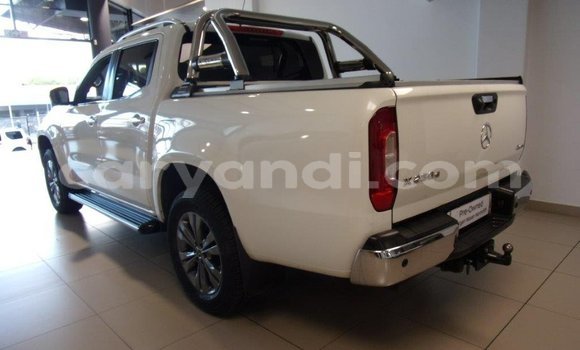 Buy Used Mercedes‒Benz 250 White Car in Lusaka in Zambia Buy Used Mercedes‒Benz 250 White Car in Lusaka in Zambia