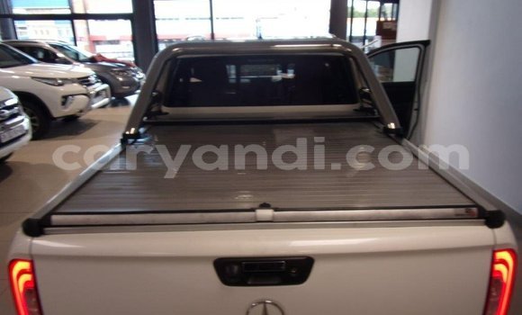 Buy Used Mercedes‒Benz 250 White Car in Lusaka in Zambia Buy Used Mercedes‒Benz 250 White Car in Lusaka in Zambia
