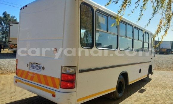 Acheter Occasion Utilitaire Nissan UD Blanc à Lusaka, Zambie Acheter Occasion Utilitaire Nissan UD Blanc à Lusaka, Zambie